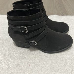 Sonoma Therese Black Booties size 9. NWT. Never worn. Very Comfy!